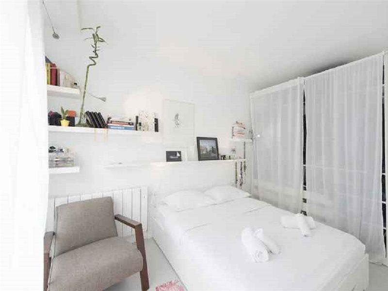 Appartement Contemporary Chic By Place De La Nation