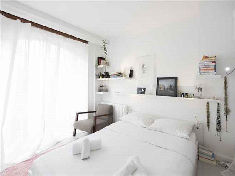Contemporary Chic By Place De La Nation * Parijs